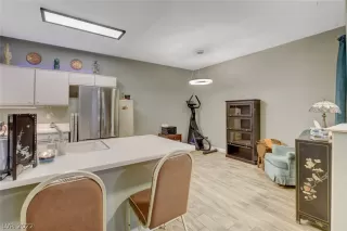 Photo #6: 2386033 Listing