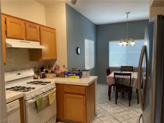 Photo #4: 2386044 Listing