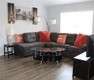 Photo #2: 2386057 Listing