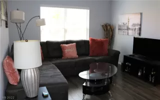 Photo #3: 2386057 Listing