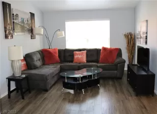 Photo #4: 2386057 Listing