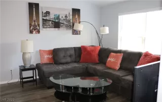 Photo #5: 2386057 Listing