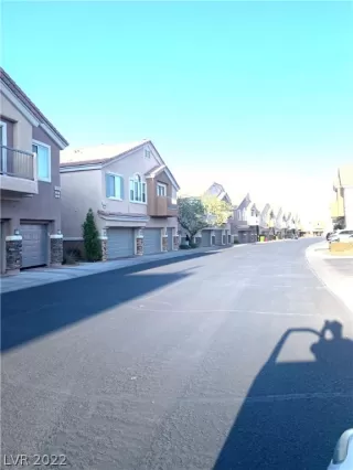 Photo #3: 2386095 Listing