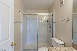 Photo #3: 2386110 Listing