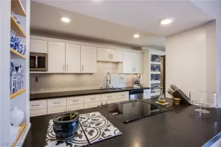 Photo #2: 2386172 Listing