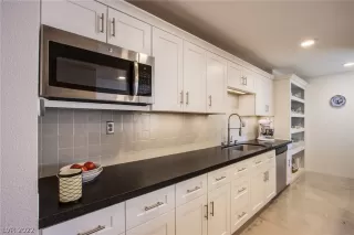 Photo #3: 2386172 Listing