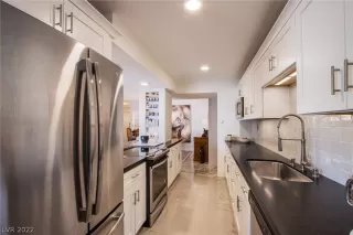 Photo #5: 2386172 Listing