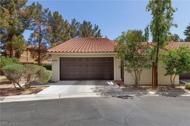 MLS: 2386175 Condo For Sale