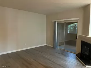 Photo #3: 2386184 Listing