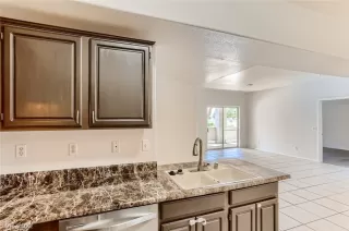 Photo #3: 2386185 Listing