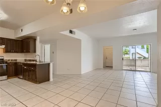 Photo #5: 2386185 Listing