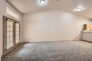 Photo #5: 2386188 Listing