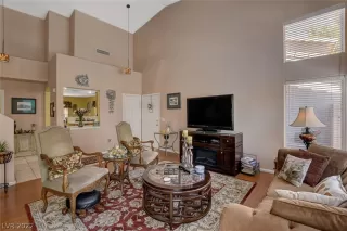 Photo #5: 2386197 Listing