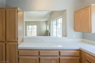 Photo #5: 2386225 Listing