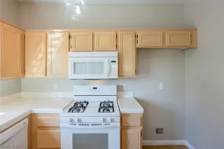 Photo #6: 2386225 Listing