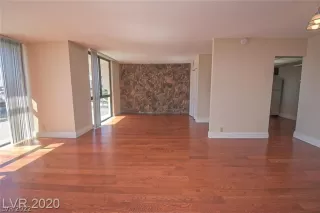 Photo #3: 2386248 Listing 