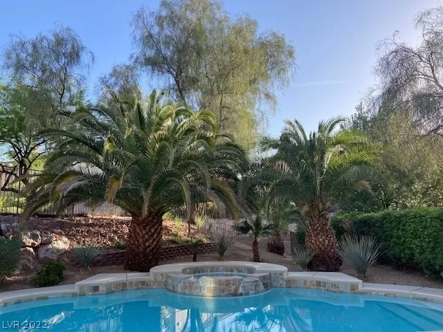 MLS: 2386253 Condo For Sale