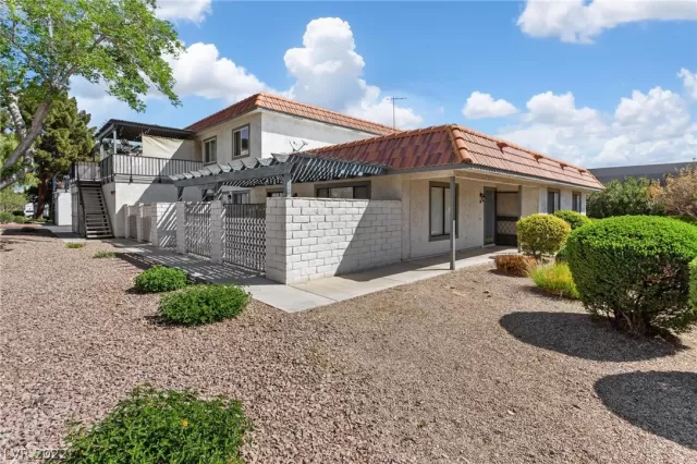 MLS: 2386262 Condo For Sale