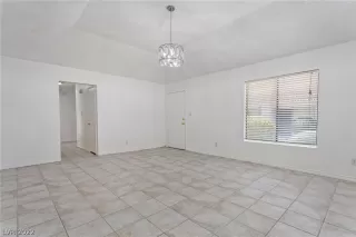 Photo #3: 2386262 Listing