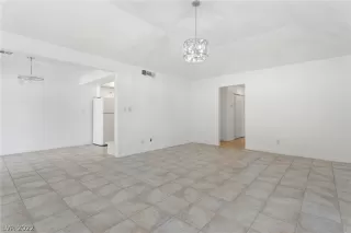 Photo #4: 2386262 Listing