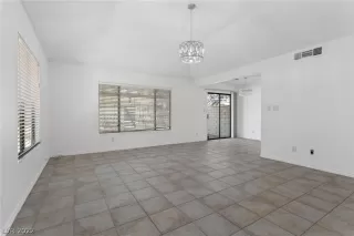 Photo #6: 2386262 Listing