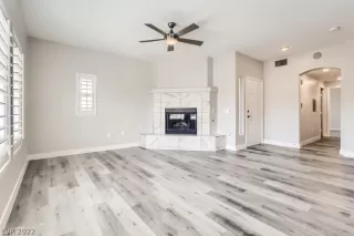 Photo #4: 2386266 Listing