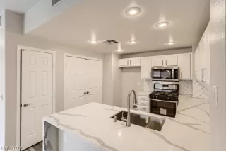 Photo #6: 2386266 Listing