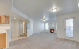 Photo #3: 2386318 Listing