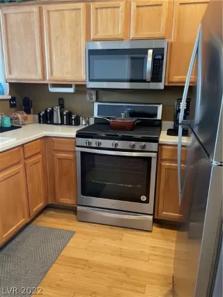 Photo #3: 2386330 Listing 