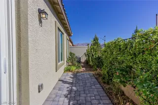 Photo #4: 2386337 Listing 