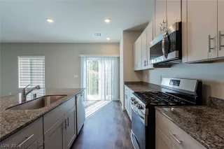 Photo #5: 2386337 Listing 