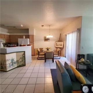 Photo #4: 2386386 Listing