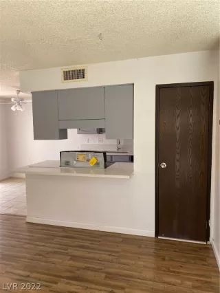 Photo #6: 2386414 Listing 