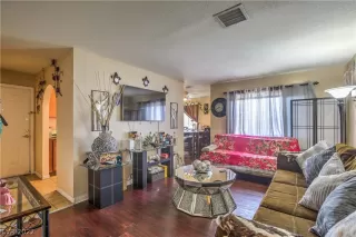 Photo #4: 2386426 Listing