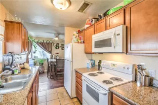 Photo #5: 2386426 Listing