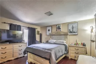 Photo #6: 2386426 Listing