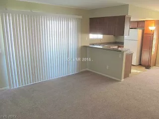 Photo #4: 2386437 Listing