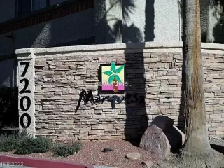 Photo #5: 2386437 Listing