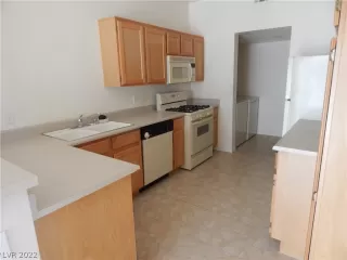 Photo #3: 2386453 Listing