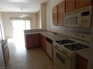 Photo #5: 2386453 Listing