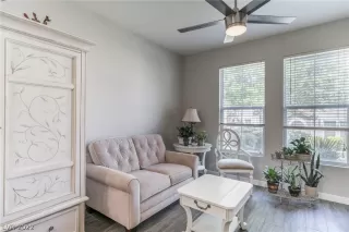 Photo #3: 2386459 Listing 