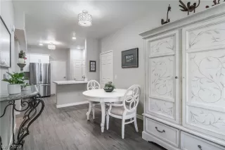 Photo #5: 2386459 Listing 