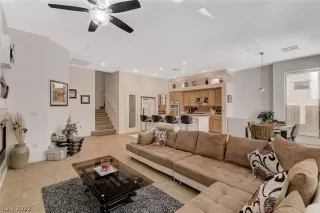 Photo #5: 2386480 Listing 