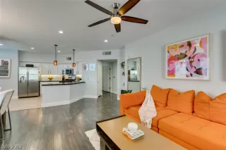 Photo #2: 2386508 Listing 