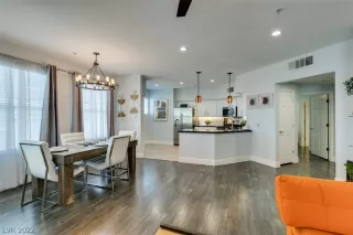 Photo #5: 2386508 Listing 