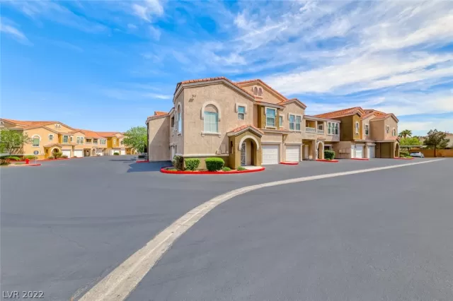 MLS: 2386516 Condo For Sale