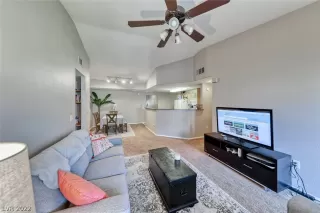 Photo #6: 2386516 Listing