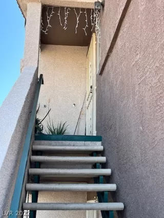 Photo #2: 2386517 Listing