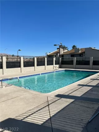 Photo #4: 2386523 Listing