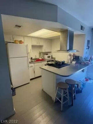 Photo #3: 2386561 Listing